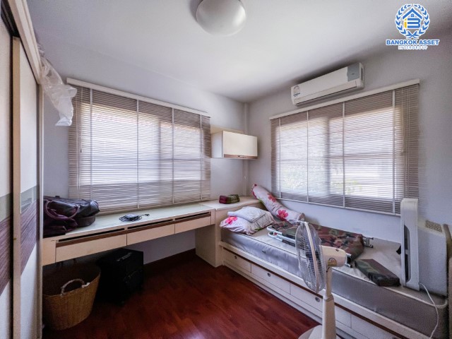 *****บ้านแฝดมือสอง นนทบุรี ม.ศุภาลัยวิลล์ ราชพฤกษ์-บางบัวทอง เนื้อที่กว้างขวางเกือบ 40 ตร.ว. ฟังก์ชัน 3 ห้องนอน 2 ห้องน้ำ ที่จอดรถ 2 คัน บ้านสภาพสวย พร้อมของแถมแบบจัดเต็ม พร้อมเข้าอยู่ได้เลย! โครงการตั้งบนทำเลเดินทางสะดวก ใช้เวลาเพียง 15 นาทีถึงรถไฟฟ้าสายสีม่วง "สถานีบางพลู" และจุดขึ้นทางด่วน "กาญจนาภิเษก" จองเลย!